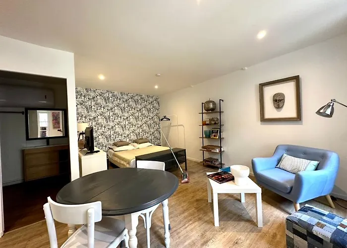 C La Reserve - St Rose Bleu Apartment *